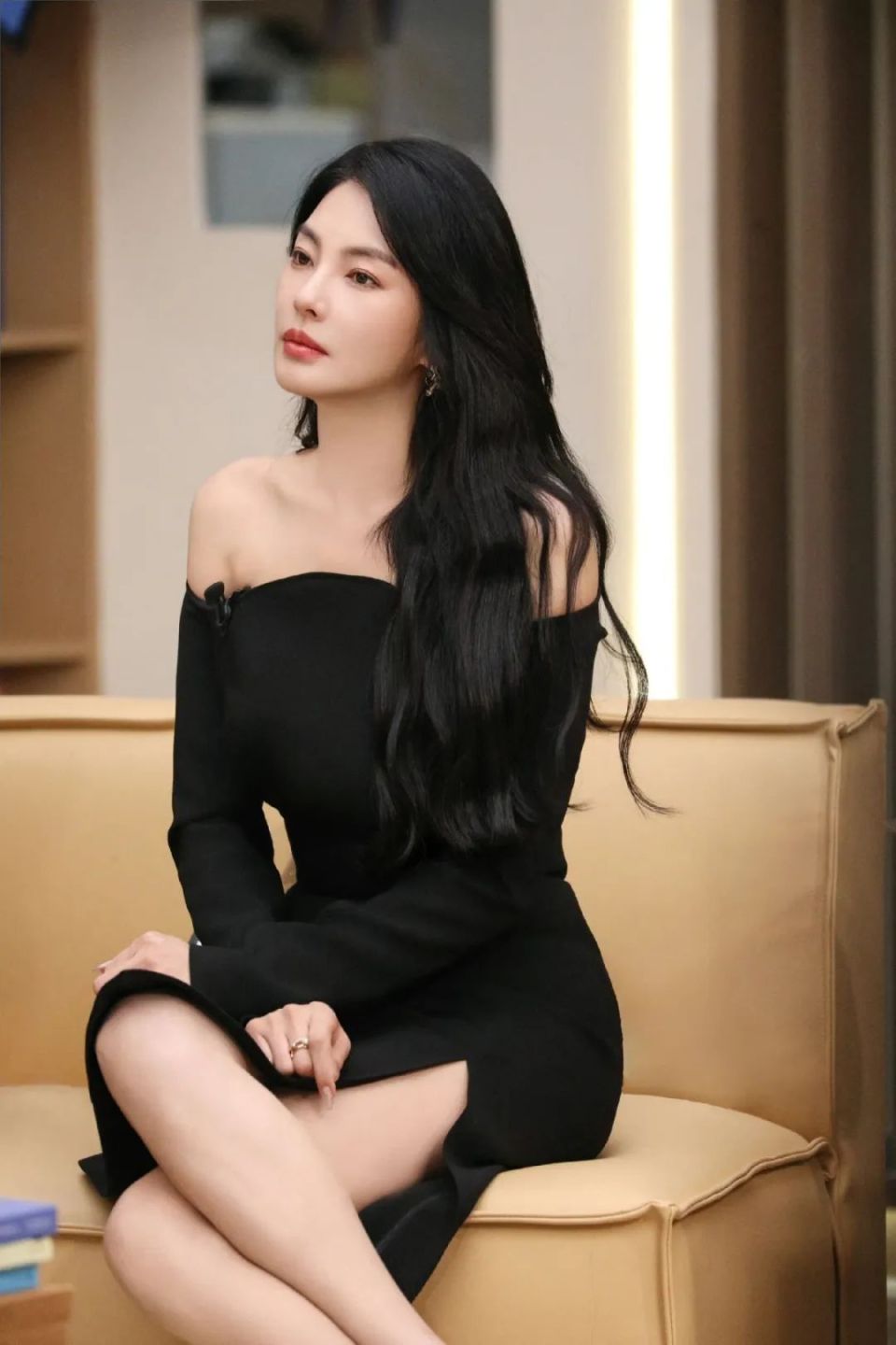 我先去张雨绮那里排个队