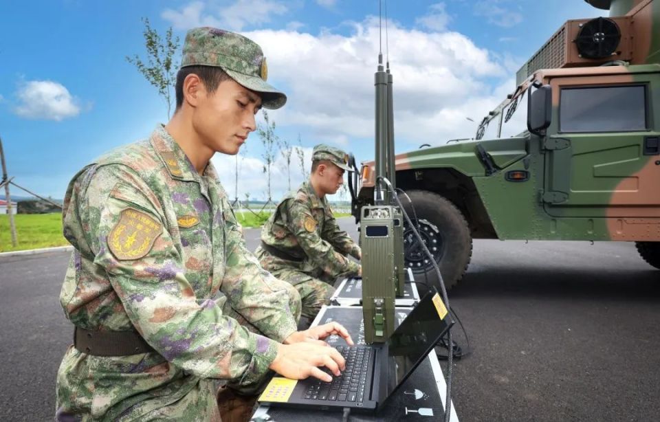 无形战场上通信兵正在连接神经末梢