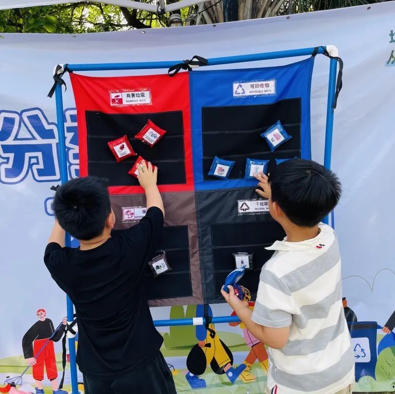 让环保理念深入人心宝山这里开展垃圾分类趣味游戏活动