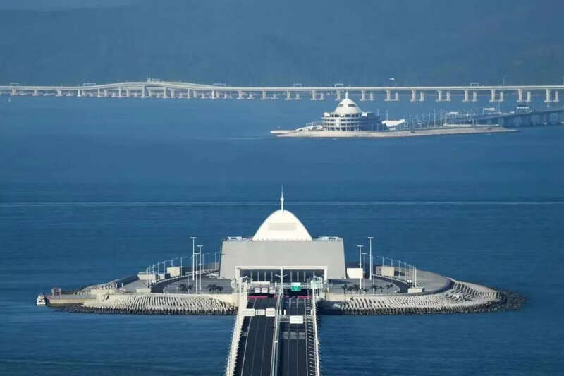 中交四航局供图港珠澳大桥岛隧工程东连香港,西接珠海,澳门,是国家