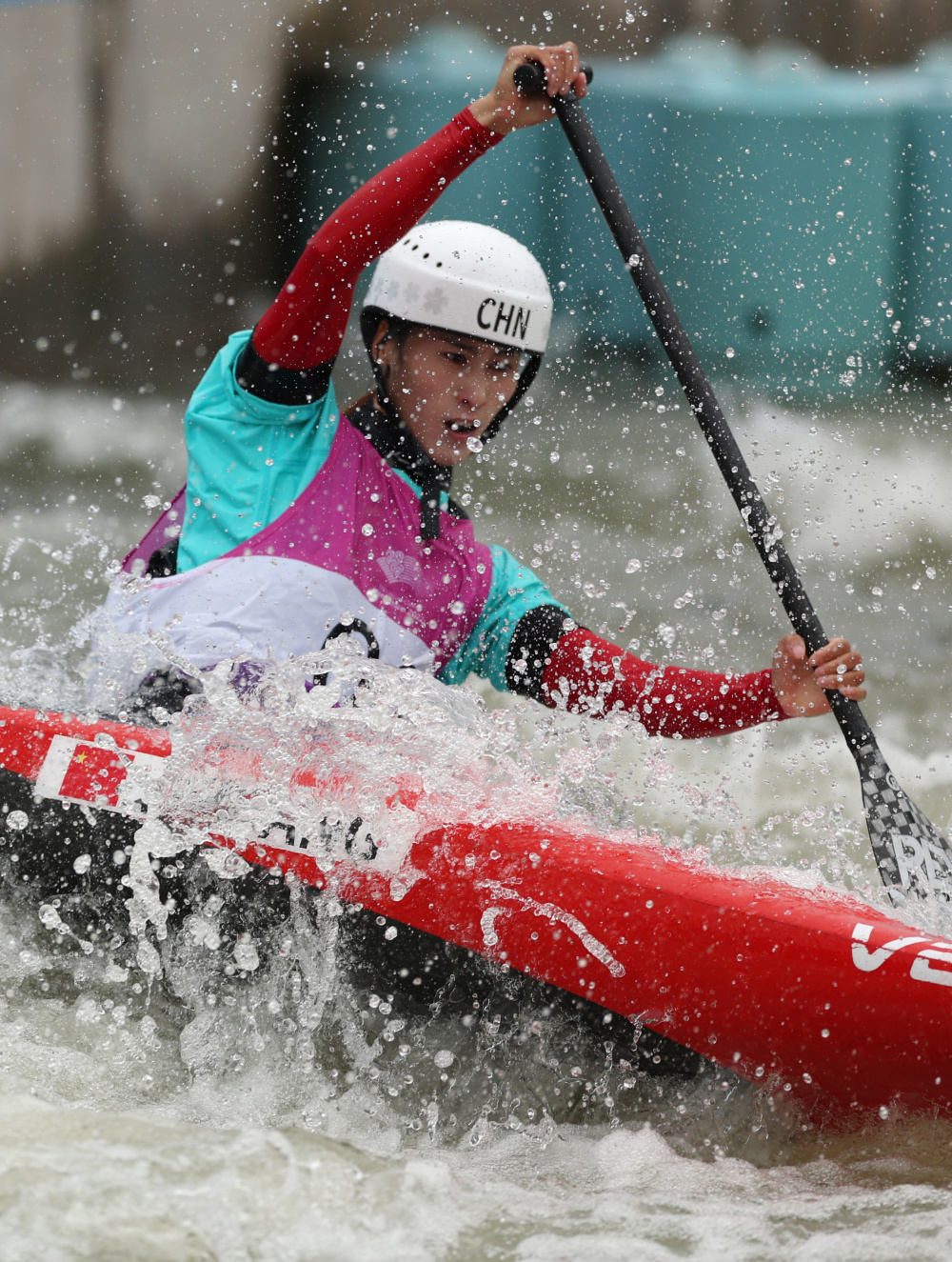 皮划艇激流回旋黄娟获女子单人划艇冠军