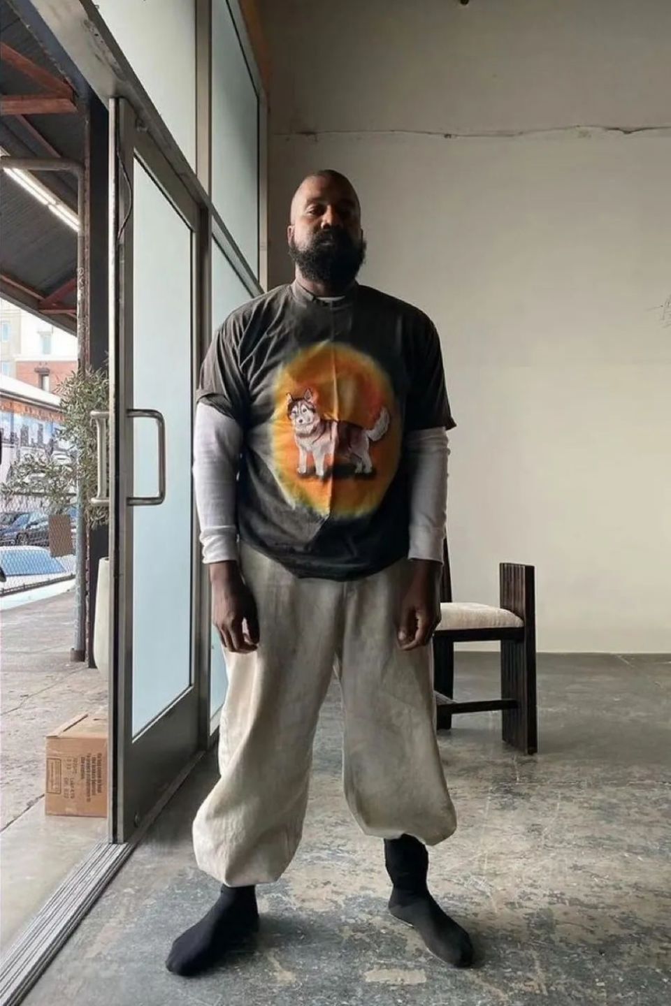 潮鞋速递|67官网发不出货,yeezy 袜套鞋变国产了?_腾讯新闻