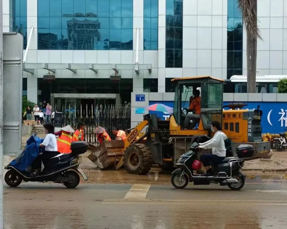对清宏路冠捷路口,清宏路福平街交叉口,棋山街与福平街交叉口等淤泥