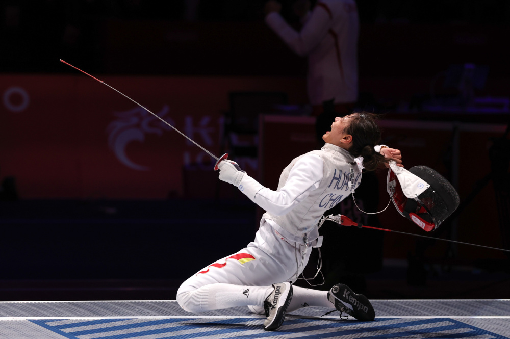 这位21岁的中国女花新星,为中国击剑队斩获本届亚运会首金.