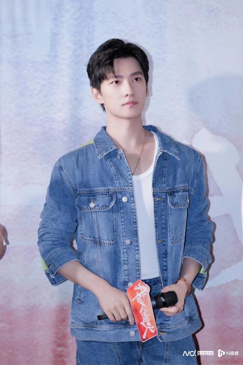 杨洋分享我的人间烟火拍摄感悟消防战士现身赞剧集意义