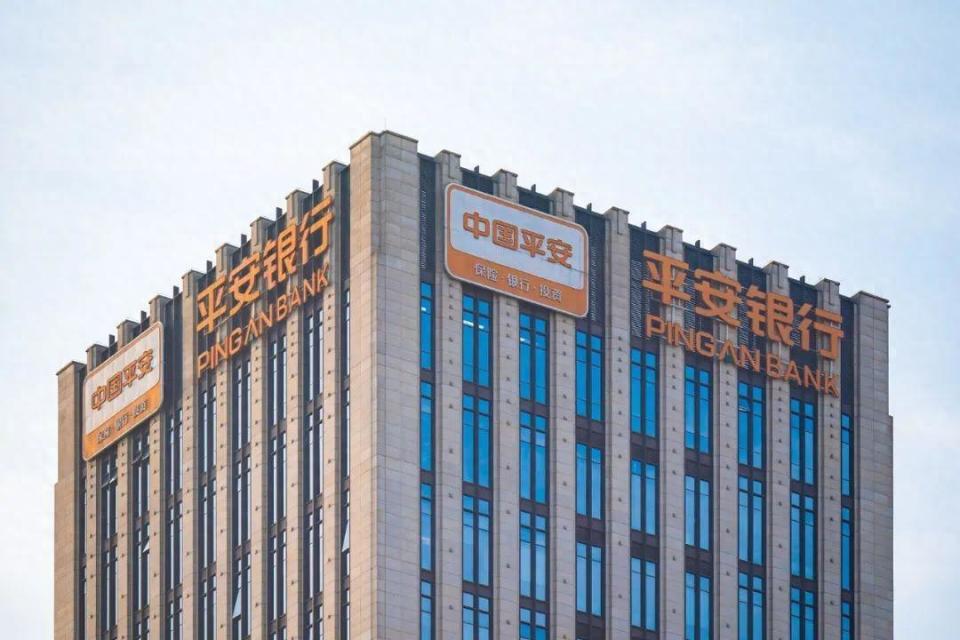 5万亿银行舵手,订花的钱也要省!_腾讯新闻