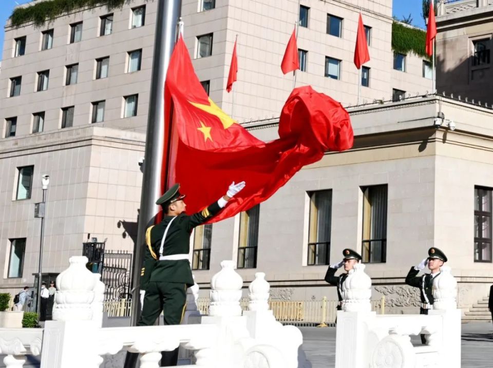 全国政协机关举行升国旗仪式王东峰出席