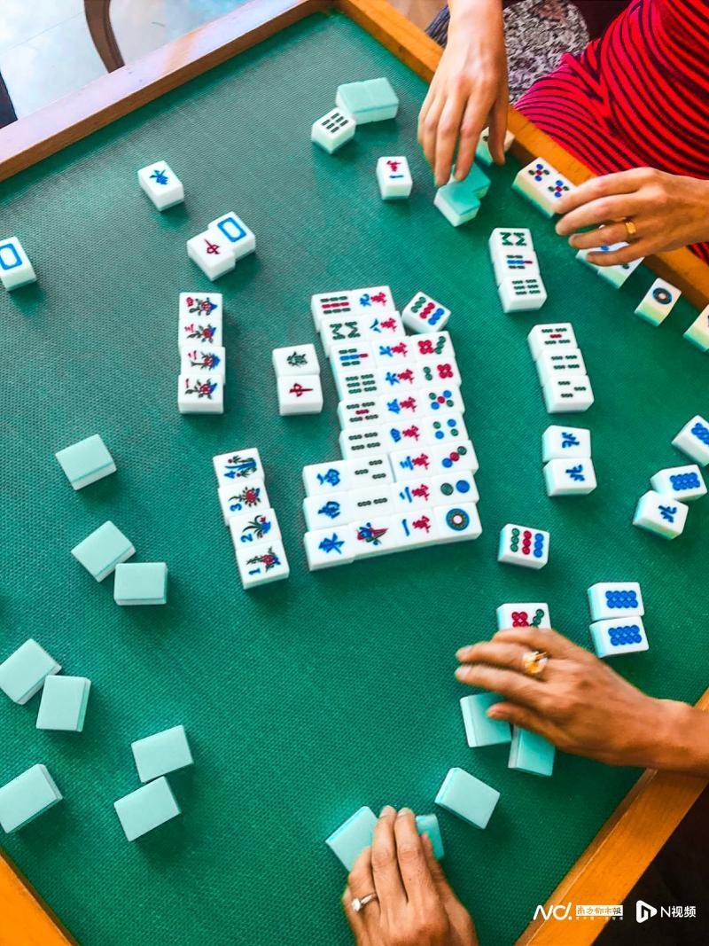 新春到香港逛海味街品盆菜,学做年糕打港式麻将_腾讯新闻