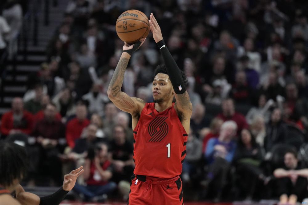 低效安芬尼西蒙斯三分11中4得到26分4助正负值12