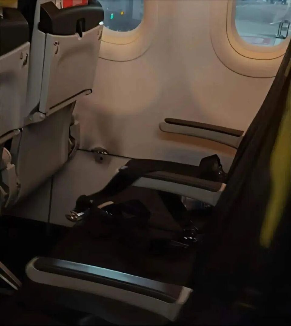 事发香港飞新加坡航班！乘客电脑疑似自燃-腾讯新闻