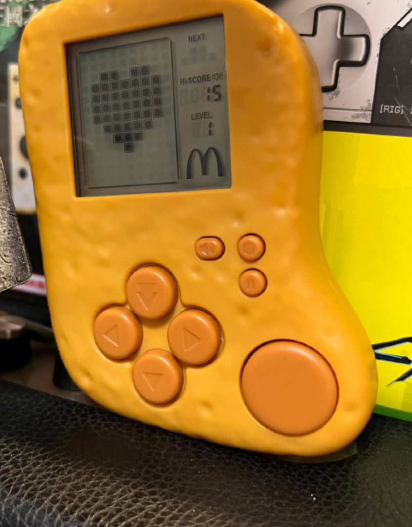 被骂幼稚,溢价十倍也要抢,年轻人争相用它宴请童年的自己