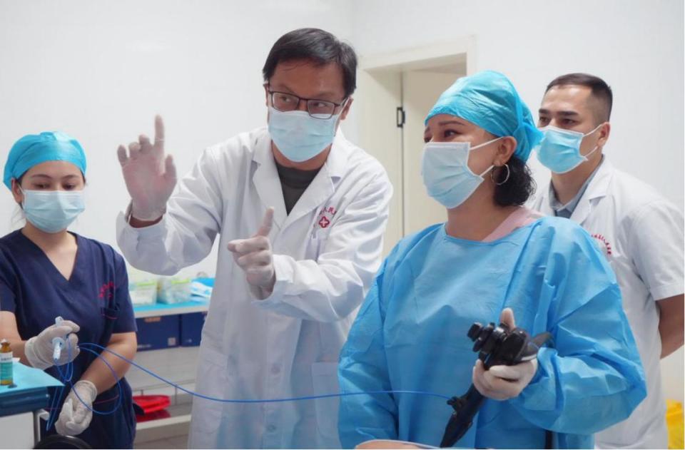 全科诊疗仪是什么在昆仑山脚下“扎根”——解放军总医院第一医学中心第六批援疆医疗队帮扶新疆和田记事_https://www.jmylbn.com_新闻资讯_第3张