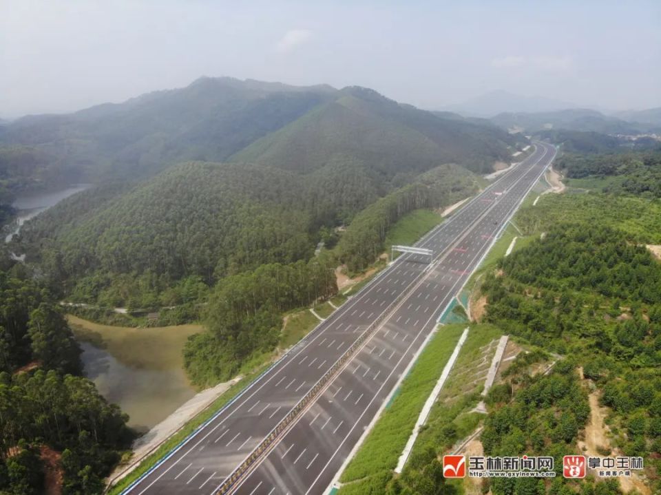 航拍岑溪至大新公路(南玉珠高速岑溪至大新段)玉横段.