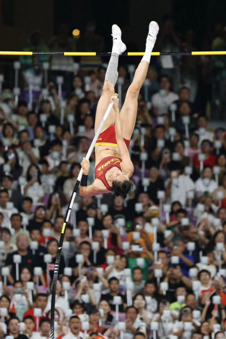 撑竿跳高亚洲纪录保持者,多次刷新女子撑竿跳高亚洲纪录及全国纪录