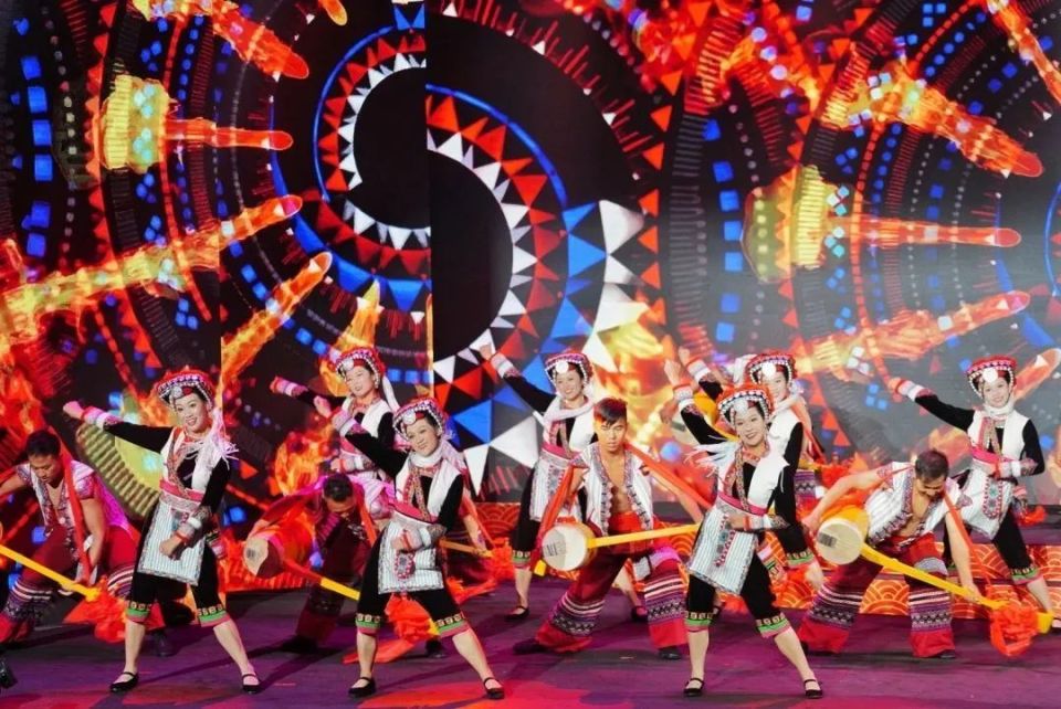 弥勒"阿细跳月"进京演出!-腾讯新闻