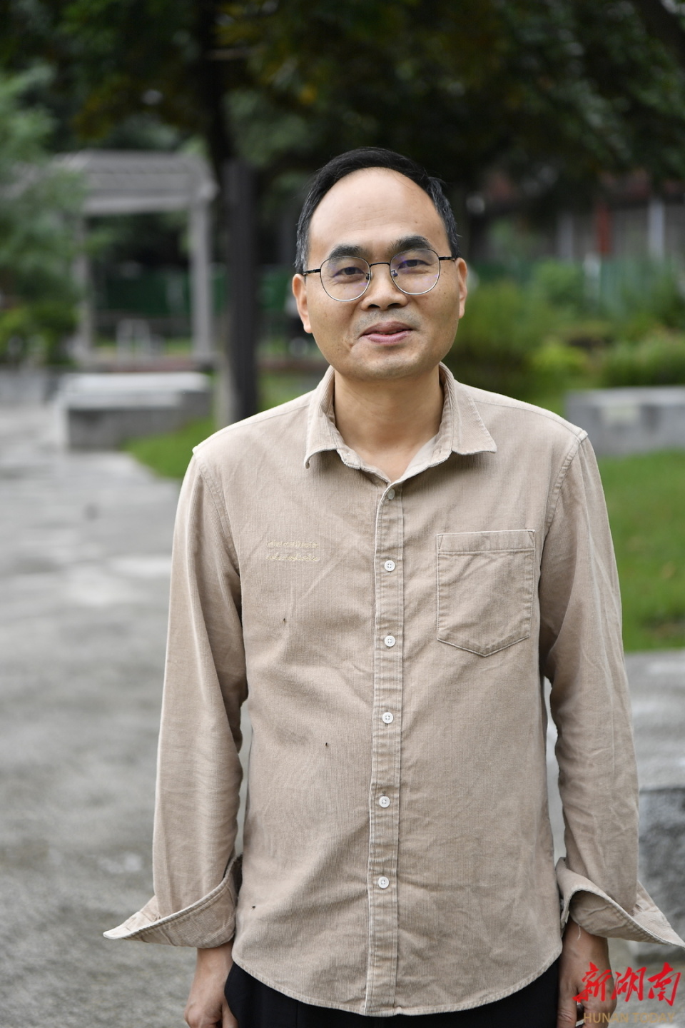 颜建华,男,生于1967年2月,湖南省新邵人,文学博士,教授,硕士生导师,现