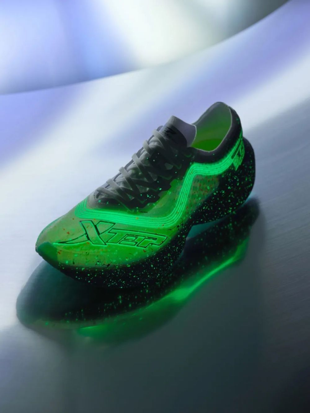 席卷维密时尚圈特步160x为何成为aaelsa都爱的运动单品