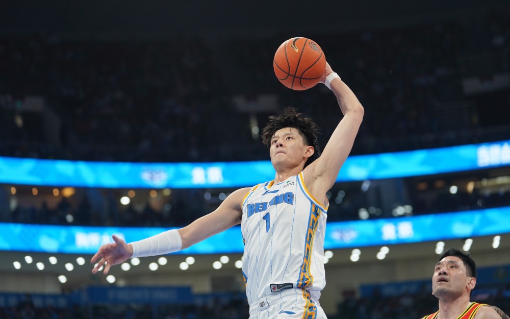 方硕单节16分再显"超巨"本色,曾凡博季后赛首秀18分