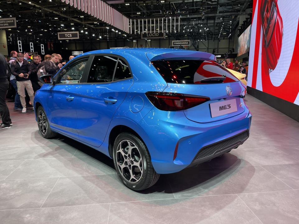 外观设计更加犀利,全新一代名爵mg3日内瓦车展首发_腾讯新闻