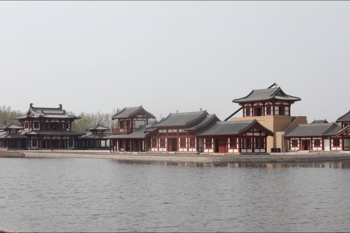 城市氛围最"诱人"在乐陵影视城一期"唐城",我们可以看到皇宫区,府衙区