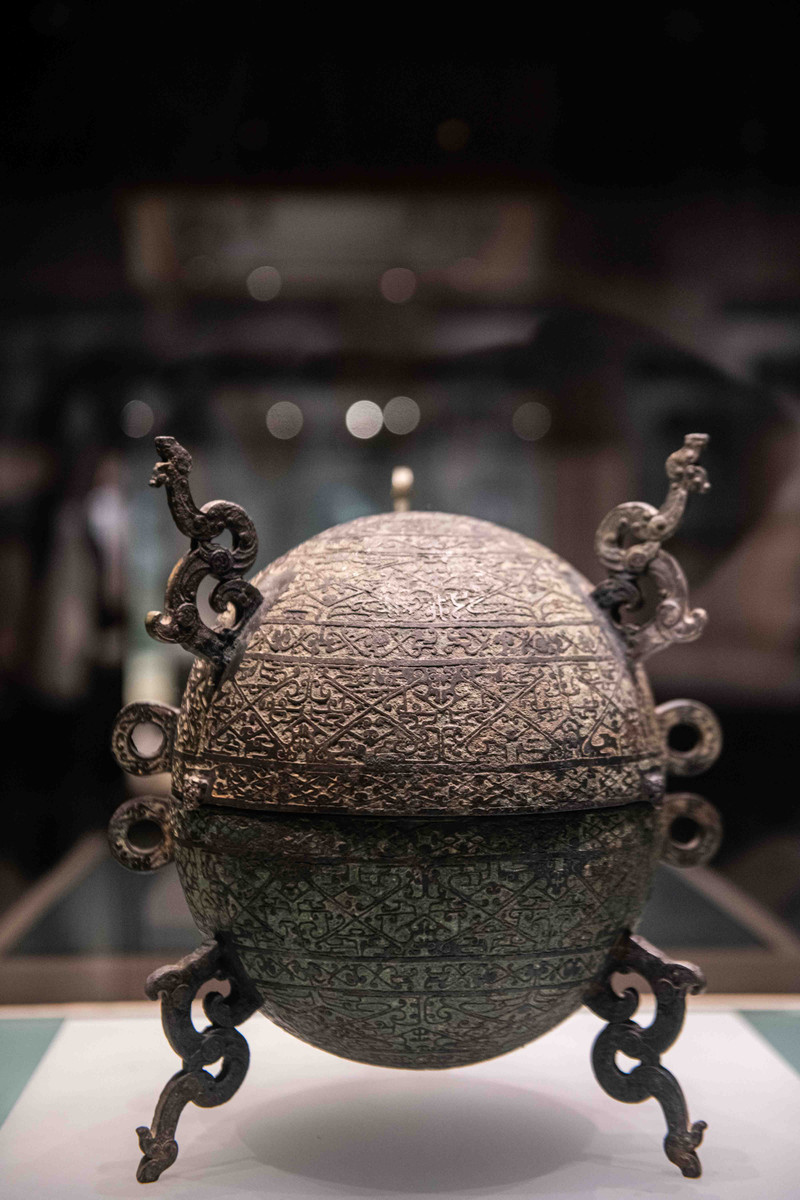 湖北省博物馆镇馆之宝的本家被誉为青铜器的王国