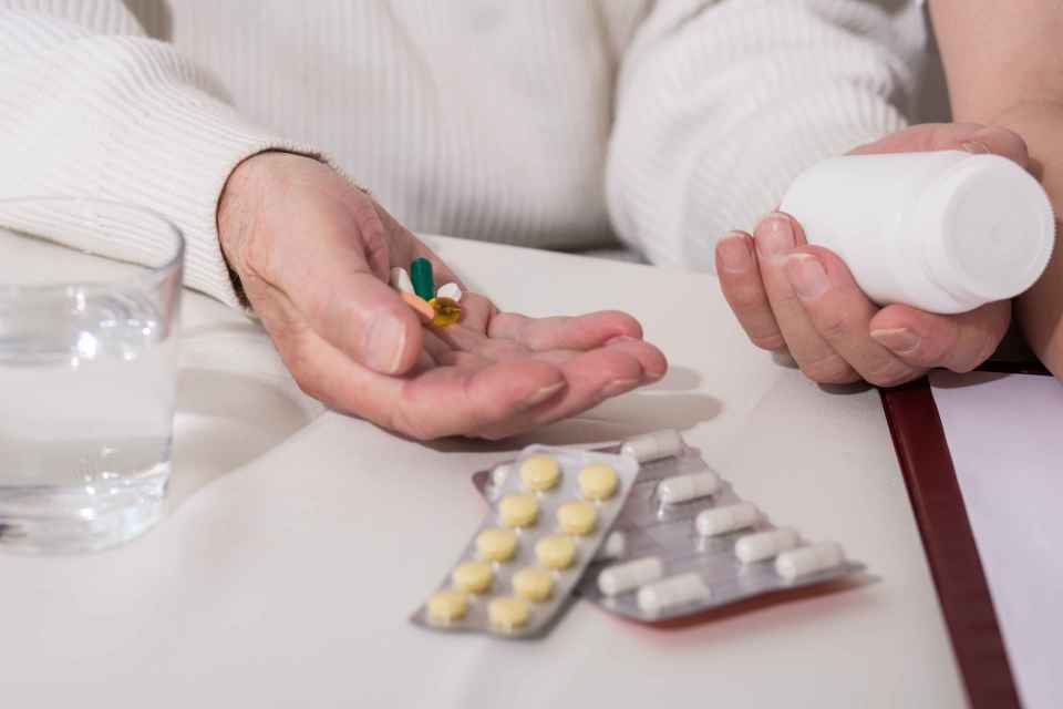 告诫乙肝病人:服用药物时,需注意这9大误区,否则当心白吃药!_腾讯新闻