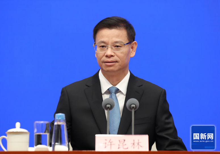 5个城市经济总量过万亿 江苏省省长许昆林谈经济强省如何"勇挑大梁"_