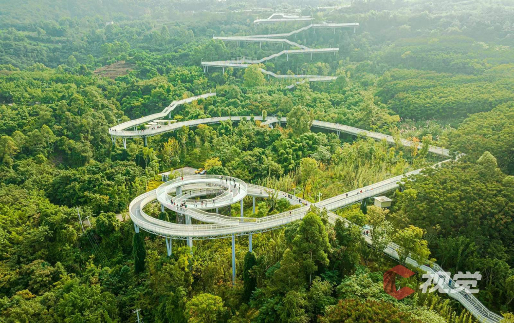 c视觉·航拍四川96丨开启云端"city walk " 丹景山高空栈道开放ing