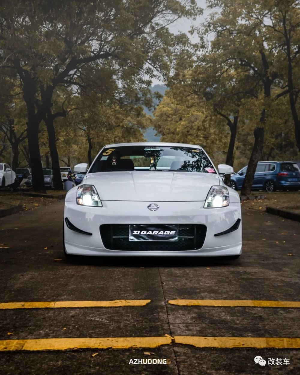 竞技走街范的日产350z大尾翼的加持让美臀更性感