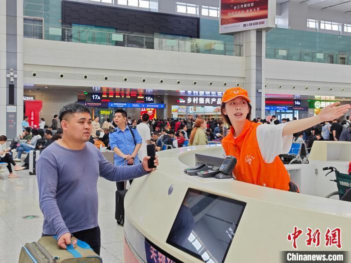 清明小长假将至重庆火车站加开列车满足旅客出行需求