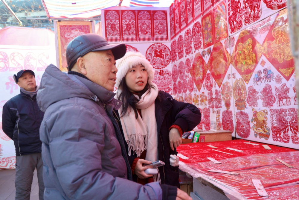 古文化街年味浓吊钱市场迎新春_腾讯新闻