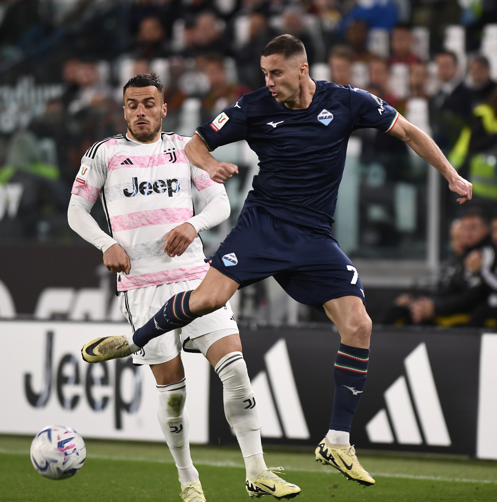 足球——意大利杯半决赛:尤文图斯胜拉齐奥_腾讯新闻