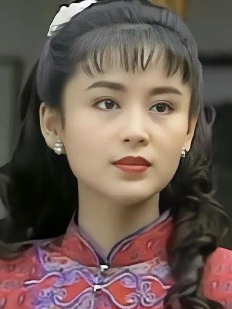 应该是《梅花三弄至水云间》里自信大方,开朗而又奔放的"汪子璇".