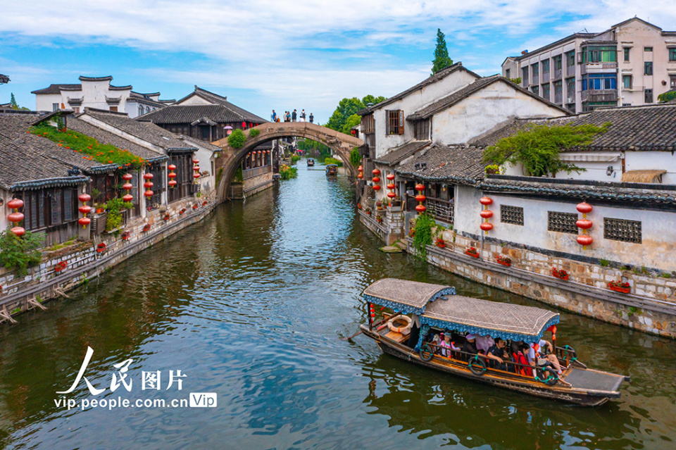 浙江南浔:船儿悠悠过古桥