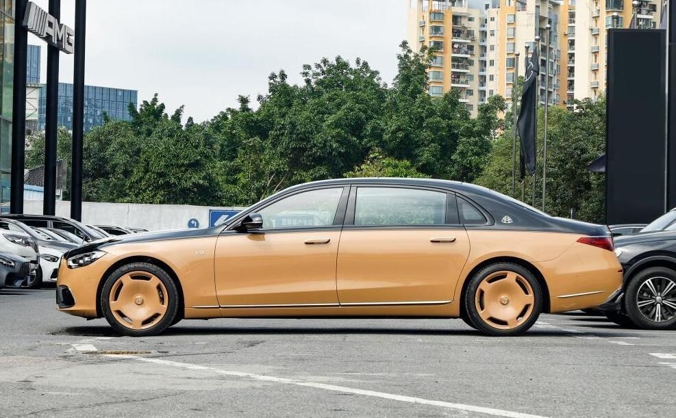 那么迈巴赫s 680 virgil abloh限量版和s 680最大的区别就是配色方案