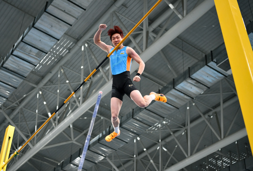 田径全国室内锦标赛钟涛获男子撑杆跳高冠军