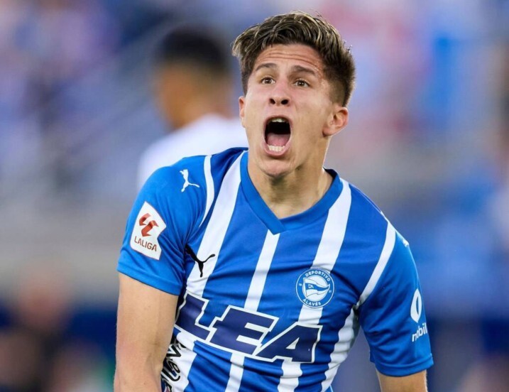 朱利亚诺-西蒙尼-巴尔迪尼2002年12月18日出生于意大利首都罗马,栽谮