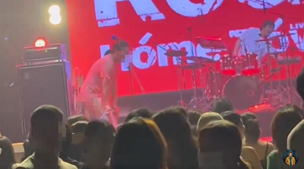 石家庄一乐队成员演出时当众脱裤被指低俗，当地：并非官方邀请的乐队到底是什么意思-313啦实用网