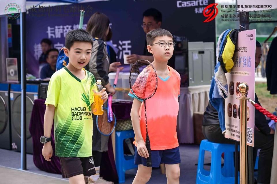 汤尤杯点亮成都少年梦想我想当球童