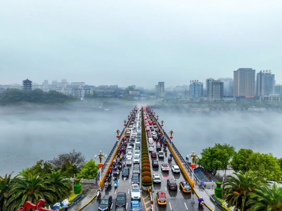 雾锁金州!今天的安康美如仙境!_腾讯新闻