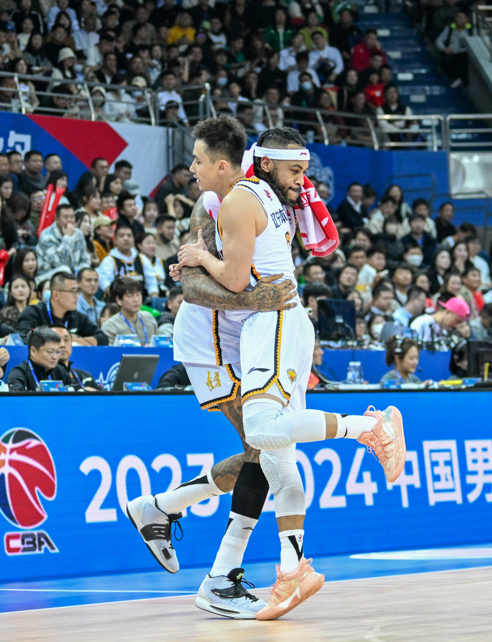 篮球cba常规赛辽宁本钢胜天津先行者