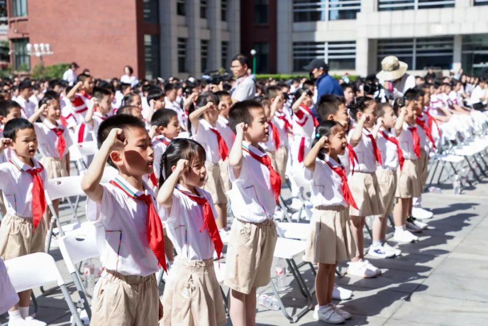 大学生,中学生,小学生,今天庄严宣誓!