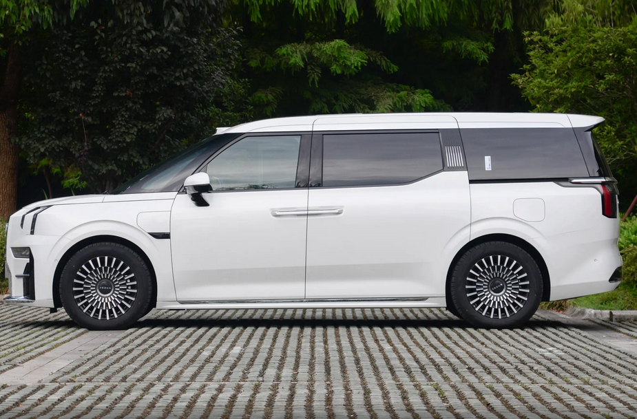 9万起,配双8295芯片,这款mpv最高续航900km