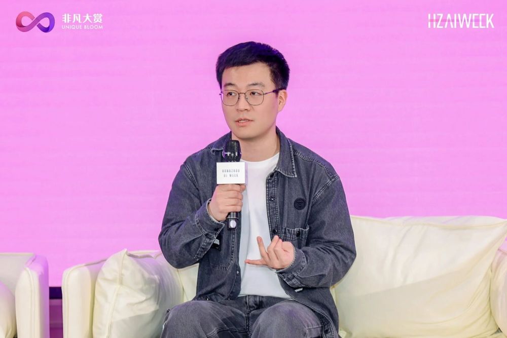 你觉得AI是工具还是伙伴？这四个人吵起来了 · 原文图片 2