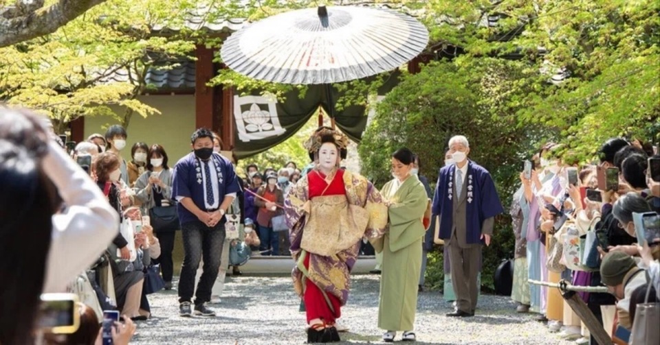 吉野太夫的真实姓名已无法考证,吉野是她的艺名,太夫是她的称号.
