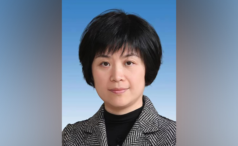 个人简历显示,郭芳,女,汉族,1970年10月生,大学本科,公共管理硕士