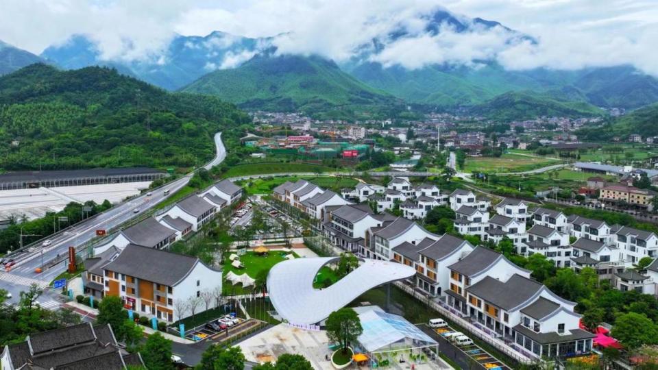 近年来,浙江省湖州市安吉县牢牢抓住新经济,新产业,新青年三个着力点
