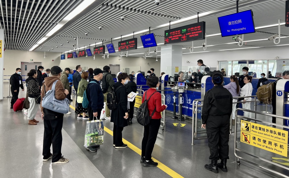 上海边检今年已查验国际邮轮130余艘次年内或现五船同靠盛况