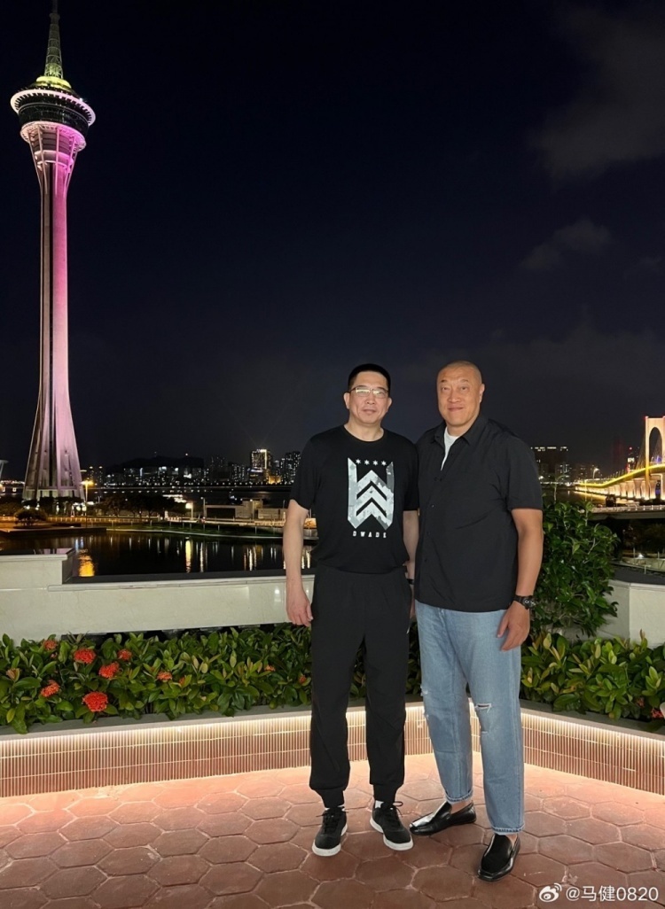 中国乔丹中国mj马健晒与胡卫东合影