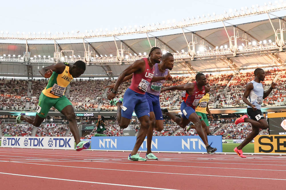 卫冕冠军克利等夺冠热门无缘决赛,让20日的这场飞人大战悬念重重.